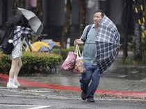 Warga Taiwan Kewalahan Hadapi Topan Gaemi