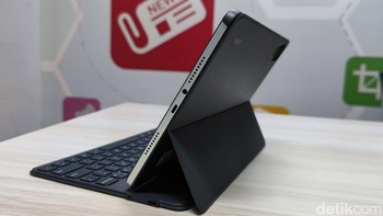 Redmi pad Pro dilengkapi empat buah speaker yang tersebar di sisi kanan dan kirinya. Foto: detikINET/ Rizqy Nur Amalia