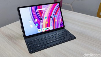 Penampakan Redmi Pad Pro dengan keyboard cover terpasang. Foto: detikINET/ Rizqy Nur Amalia