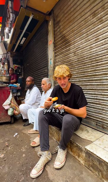 Buktikan Rasanya Keracunan Makanan, YouTuber Ini Pilih Pergi ke India