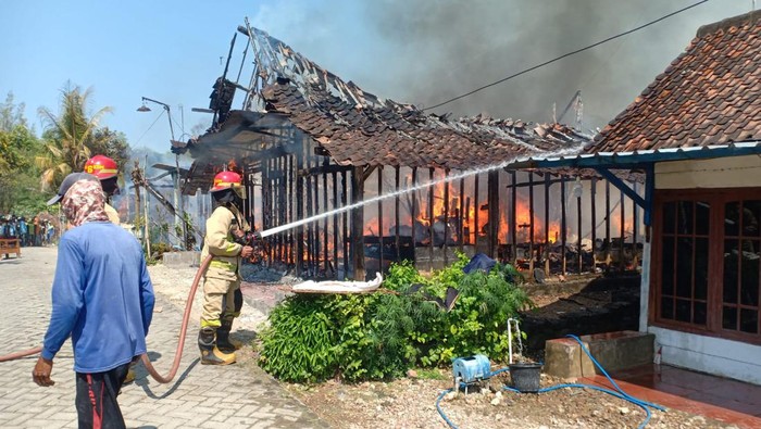 3 rumah di Bojonegoro terbakar