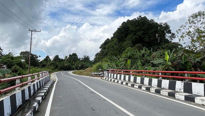 Pembangunan Inpres Jalan Daerah (IJD) TA 2023 untuk empat ruas jalan di Provinsi Papua telah selesai. Proyek itu menelan anggaran Rp 134,84 miliar.