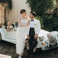 Diketahui Thariq mengenakan jas rancangan SAS Designs. Sementara gaun yang dikenakan Aaliyah merupakan rancangan dari Studio Vian. Foto: Instagram/@aaliyah.massaid