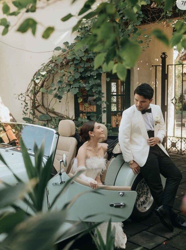 Semakin mendekati hari pernikahan, pasangan yang satu ini diketahui sebelumnya juga sudah menggelar acara pengajian dan siraman. Sayangnya keduanya masih belum membocorkan kapan tepatnya mereka akan melangsungkan pernikahan. Foto: Instagram/@aaliyah.massaid