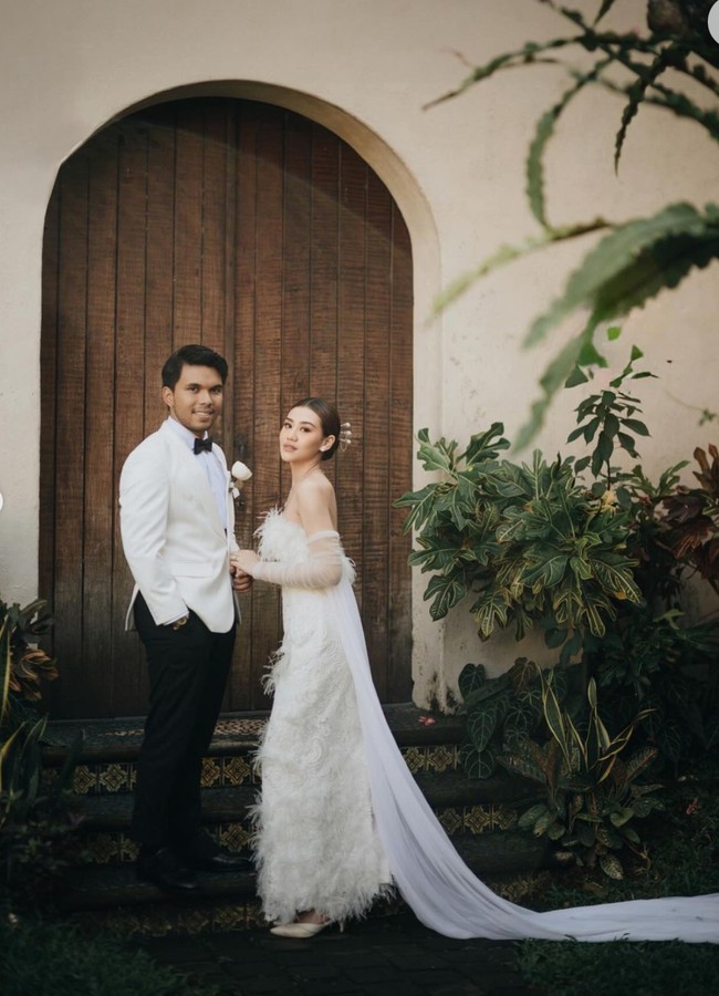 Penampilan Aaliyah dalam pemotretan prewedding ini pun banjir pujian dari netizen. Tak sedikit yang terpesona melihat kecantikan wanita 22 tahun itu. “AAL KAMU CANTIK BGTTT,” komentar salah seorang netizen. “Cakep bangt aal,” tambah netizen lain. Foto: Instagram/@aaliyah.massaid