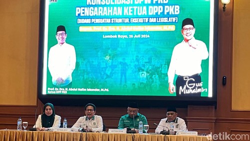 Ketua DPP PKB Abdul Halim Iskandar atau Gus Halim memimpin konsolidasi DPW PKB NTB di Mataram, Kamis (25/7/2024).