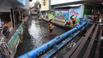 Anak Kali Krukut Dibersihkan dari Sampah