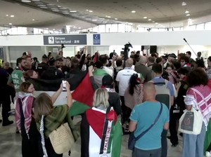 Olimpiade 2024: Delegasi Palestina Disambut Meriah di Paris