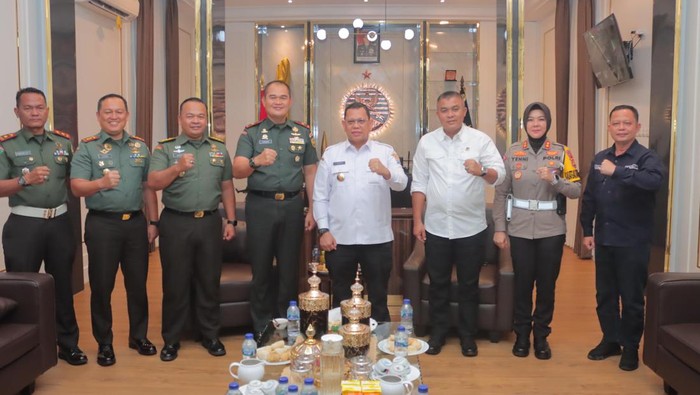Pj Wali Kota Palembang minta bantuan Danrem 044/ Garuda Dempo untuk mengurai kemacetan di Palembang.