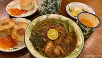 Ini beragam menu andalan di Mie Kangkung Kite. Harga per porsi mulai dari Rp 12.500.