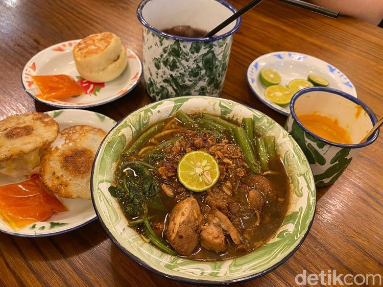 Aduh Sedapnye! Di Blok M Bisa Cicip Mie Kangkung Khas Betawi