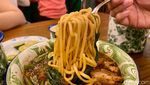Aduh Sedapnye! Di Blok M Bisa Cicip Mie Kangkung Khas Betawi
