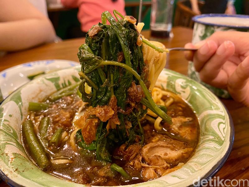 Baru! Mie Kangkung Khas Betawi Jadi Incaran di Blok M