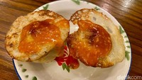 Somai Renda Mpok (Rp 12.500) jadi favorit karena memadukan siomay yang gurih padat dengan lembaran tepung tipis menyerupai renda.