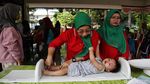 Begini Ekspresi Anak-anak Saat Divaksinasi Polio