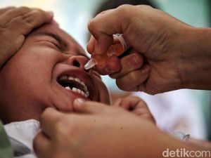 Begini Ekspresi Anak-anak Saat Divaksinasi Polio