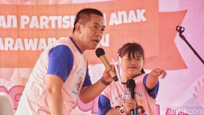 Bupati Karawang Aep Syaepuloh saat membuka kegiatan hari anak nasional