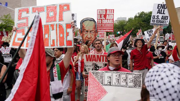 Pro-Palestinian demonstrators protest on the day of Israeli Prime Minister Benjamin Netanyahu's address to a joint meeting of Congress, on Capitol Hill in Washington, U.S., July 24, 2024. REUTERS/Nathan Howard Purchase Licensing Rights