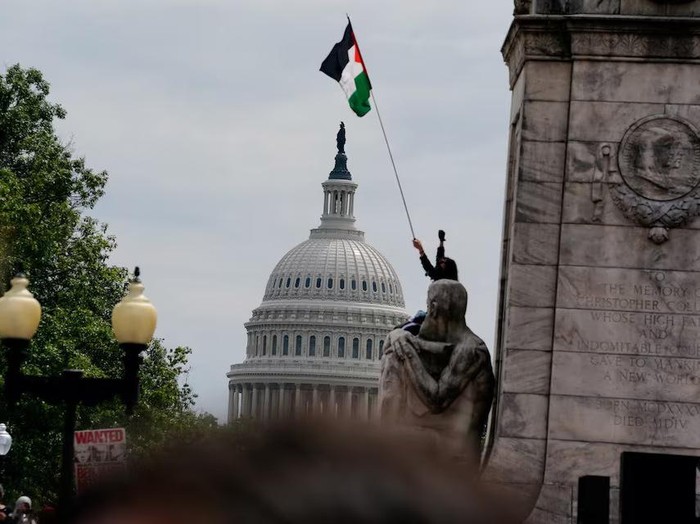 A pro-Palestinian demonstrator waves a Palestinian flag, on the day of Israeli Prime Minister Benjamin Netanyahus address to a joint meeting of Congress, on Capitol Hill in Washington, U.S., July 24, 2024. REUTERS/Nathan Howard Purchase Licensing Rights