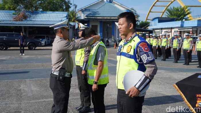 Ditlantas Polda Riau saat menggelar apel (Foto: Dok Raja Adil Siregar)