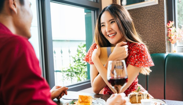 Duh! Wanita Ini Tega Habiskan Gaji Pacar Rp 8,7 Juta untuk Beli Makanan