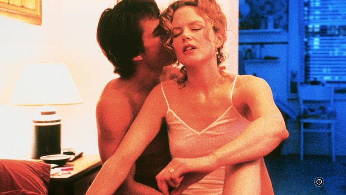 Eyes Wide Shut Cuplikan adegan dalam film Eyes Wide Shut (1999).