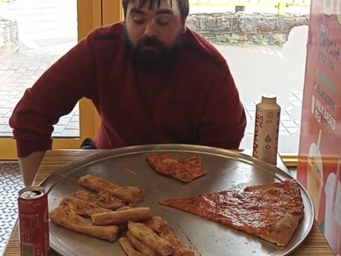 Gokil! Pria Ini Rela Tempuh Jarak 150 Km Demi Ikut Tantangan Makan Pizza