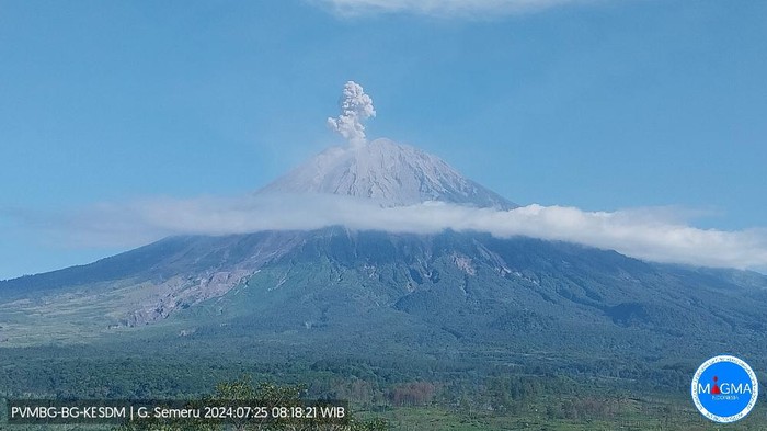 gunung semeru erupsi 6 kali 25 juli 2024