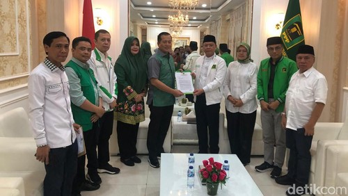 Iqbal-Dinda menerima rekomendasi dari DPP PPP Jakarta, Kamis (25/7/2024). (Dok. DPW PPP)