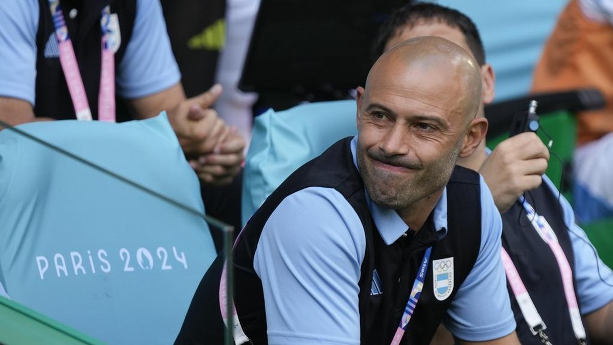 Pelatih timnas Argentina U-23 Thierry Henry di Olimpiade 2024 (Foto: AP/Silvia Izquierdo)