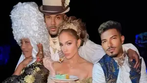 Foto: Jennifer Lopez Gelar Pesta Ultah Tema Bridgerton, Tak Ada Ben Affleck