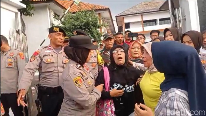Keluarga saat selesai sidang putusan Yosep di PN, Subang, Kamis (25/7/2024)