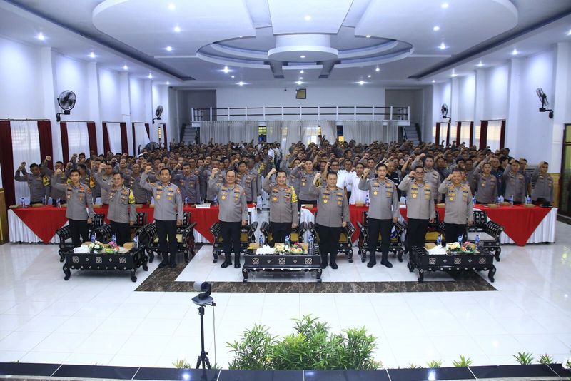 Kepala Operasi Nusantara Cooling System (NCS) Polri, Irjen Pol Asep Edi Suheri, memberikan arahan kepada Polda Nusa Tenggara Barat (NTB) dan jajaran Polres terkait persiapan pilkada 2024.
