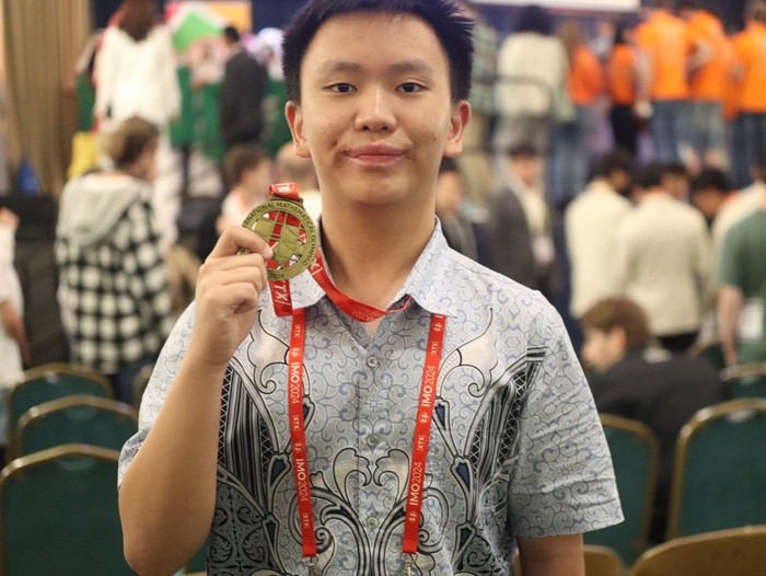 Kevin Adi Senjaya, murid Brilliant Class kelas 12 SMAK PENABUR Gading Serpong peraih emas di IMO ke-65 Inggris