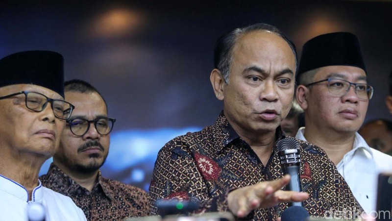 Menkominfo Budi Arie Setiadi memberikan keterangan pers terkait penanganan judi online. Sebanyak 2.645.081 konten judi online telah diberangus.