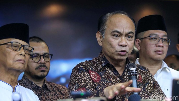 Kominfo Berangus 2,6 Juta Konten Judi Online Menkominfo Budi Arie Setiadi memberikan keterangan pers terkait penanganan judi online. Sebanyak 2.645.081 konten judi online telah diberangus.