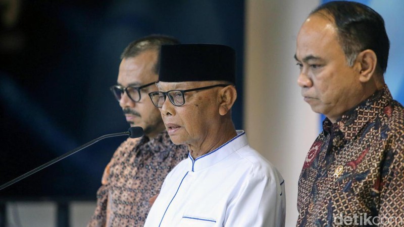 Menkominfo Budi Arie Setiadi memberikan keterangan pers terkait penanganan judi online. Sebanyak 2.645.081 konten judi online telah diberangus.