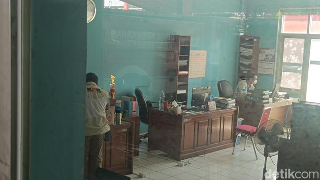 KPK melakukan penggeledahan di Kantor Damkar Semarang, Kamis (25/7/2024).
