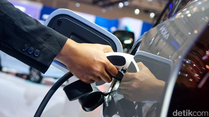 Ekosistem kendaraan listrik di Indonesia tidak terlepas dari stasiun pengisian daya. Dalam hal ini, DFSK-Seres bekerja sama dengan Voltron memperluas charging station.
