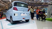 GIIAS 2024 menjadi ajang pamer berbagai inovasi otomotif, termasuk mobil listrik. Di antara puluhan model yang dipamerkan, DFSK Seres E1 mencuri perhatian sebagai mobil listrik termurah dengan harga yang sangat menggiurkan, dengan harga Rp 189 juta untuk B-Type.  