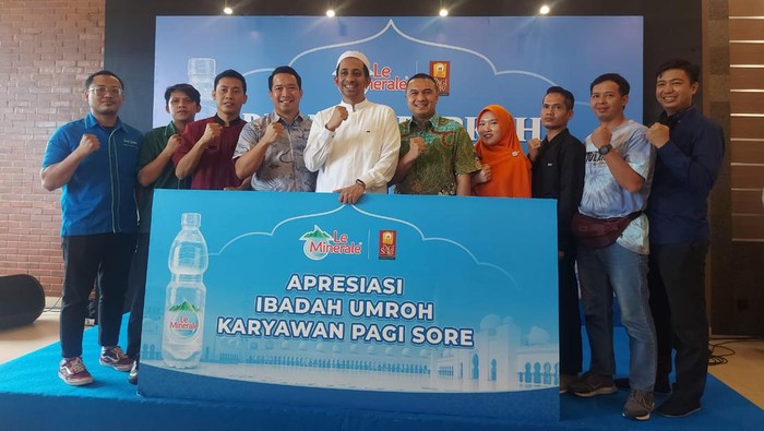Le Minerale berangkatkan umrah karyawan Pagi Sore