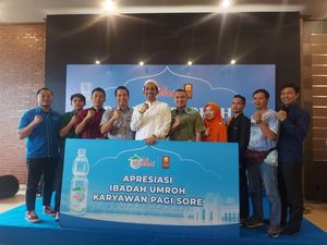 Berbagi Berkah, Le Minerale Beri Hadiah Umrah buat Karyawan Pagi Sore