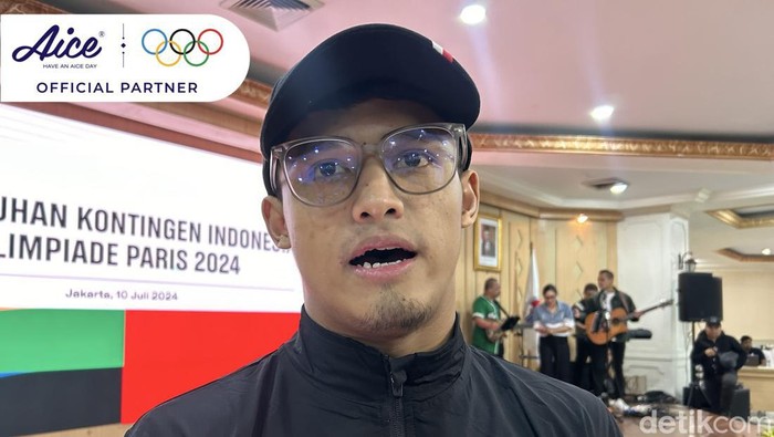 Lifter Indonesia Rizki Juniansyah Logo Aice