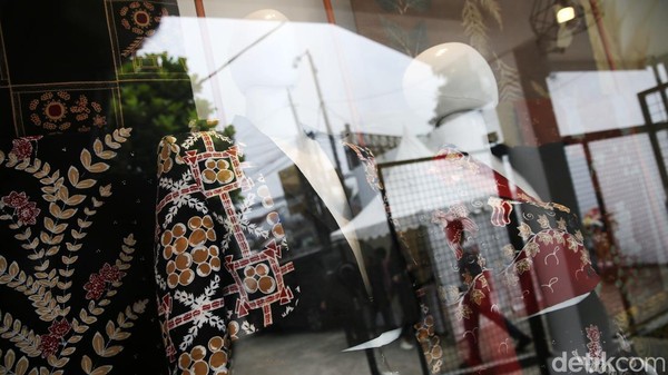 Mengintip Rumah Batik Fractal di Sukabumi
