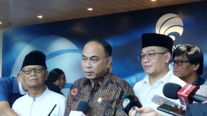 Menkominfo Budi Arie Setiadi (kemeja batik)-(Kurniawan/detikcom)