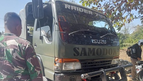Mobil yang ditumpangi mantan Presiden Timor Leste Taur Matan Ruak tabrakan dengan truk Yonif/Raider 744/SYB, Senin (22/7/2024). (Dok Pendam IX/Udayana)