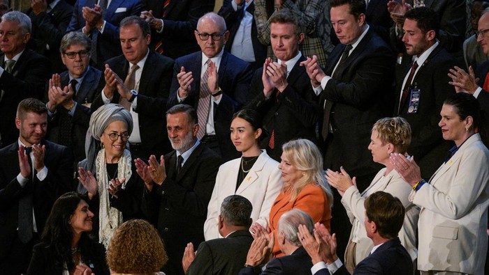 Momen Elon Musk Tepuk Tangan Saat Netanyahu Pidato di Kongres AS Elon Musk, CEO of SpaceX and Tesla, applauds as Israeli Prime Minister Benjamin Netanyahu addresses a joint meeting of Congress at the U.S. Capitol in Washington, U.S., July 24, 2024. REUTERS/Craig Hudson