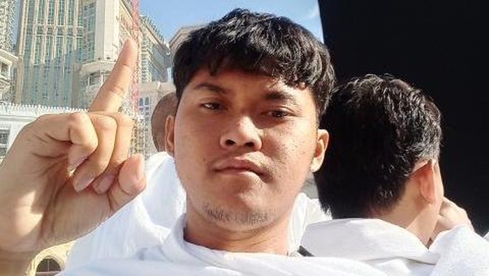 Narendra, ojol asal Klaten melaksanakan umroh di Arab Saudi.