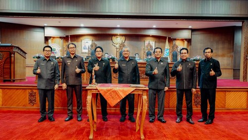 Pemkab Badung menetapkan KUA-PPAS tahun anggaran 2024 pada penutupan sidang paripurna DPRD Badung, Rabu (24/07/2024). (Foto: Istimewa)