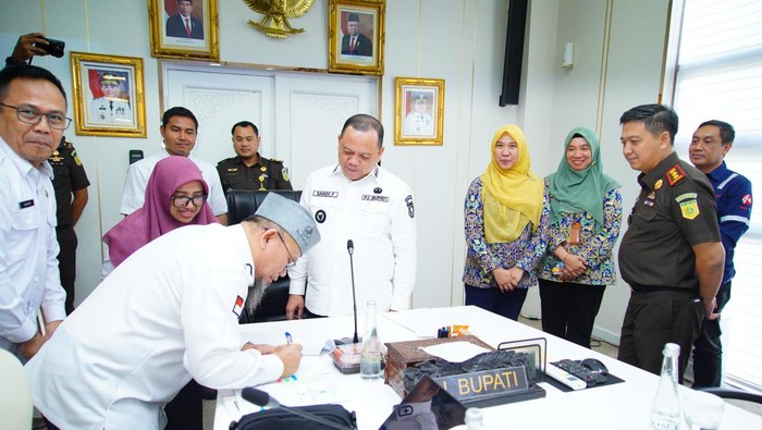 Penandatanganan pembaruan pengadaan tanah Penlok Tol Betung (Simpang Sekayu)-Tempino-Jambi di Muba.